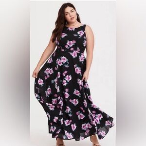 NEW WITH TAGS Torrid Floral High Neck Georgette
Maxi Dress